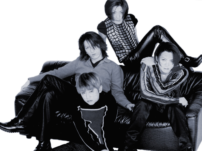 glay01.jpg (124022 bytes)